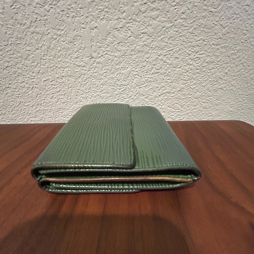 Louis Vuitton Epi Leather Compact Elise Wallet in Green